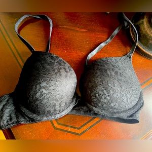 Victoria’s Secret PINK Wear Everywhere push-up black lace bra size 32B